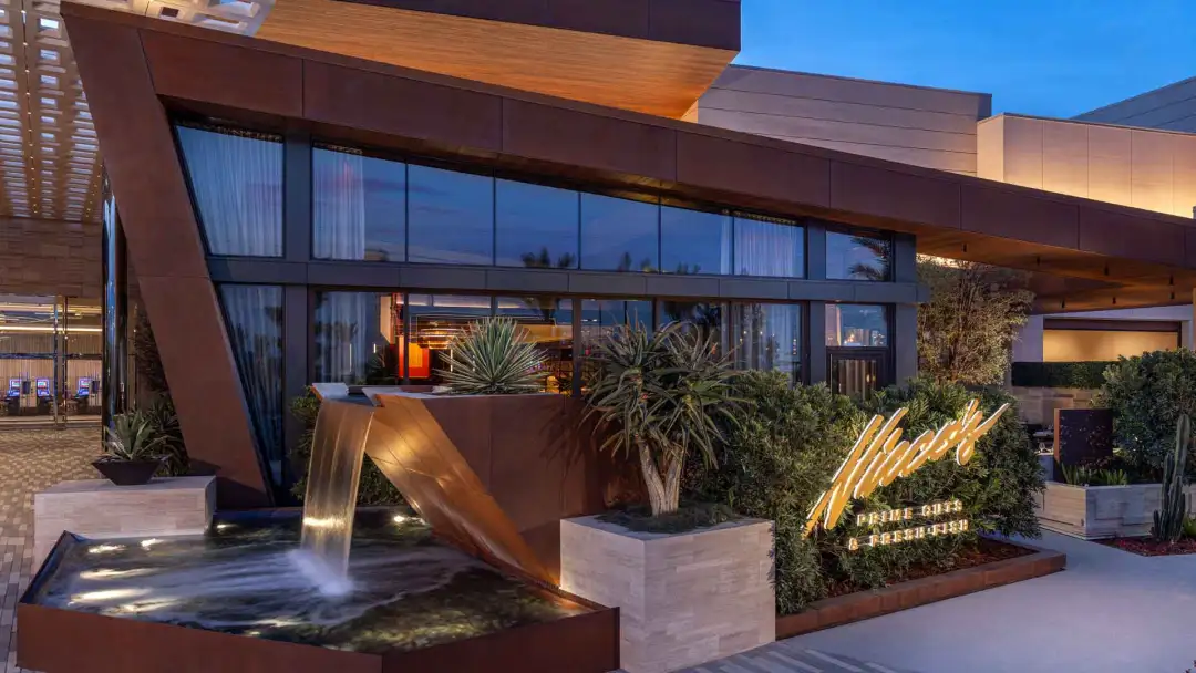 Nicco's Prime Cuts and Fresh Fish in Las Vegas at dusk